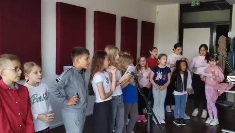 Učenici područne škole Kaniška Iva uspješno su snimili svoj prvi glazbeni videospot